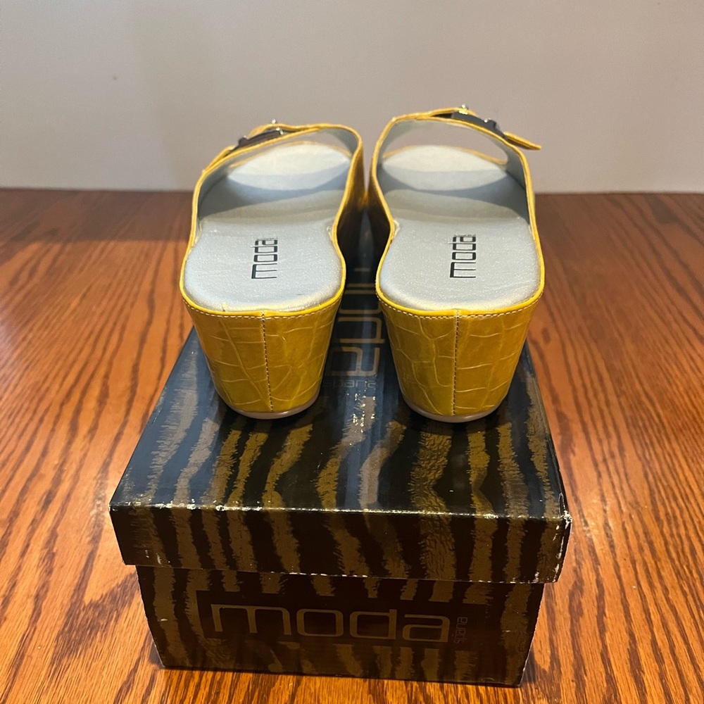 NIB Moda Kaila Yellow Platform Sandals, Size 8 - Picture 3 of 5